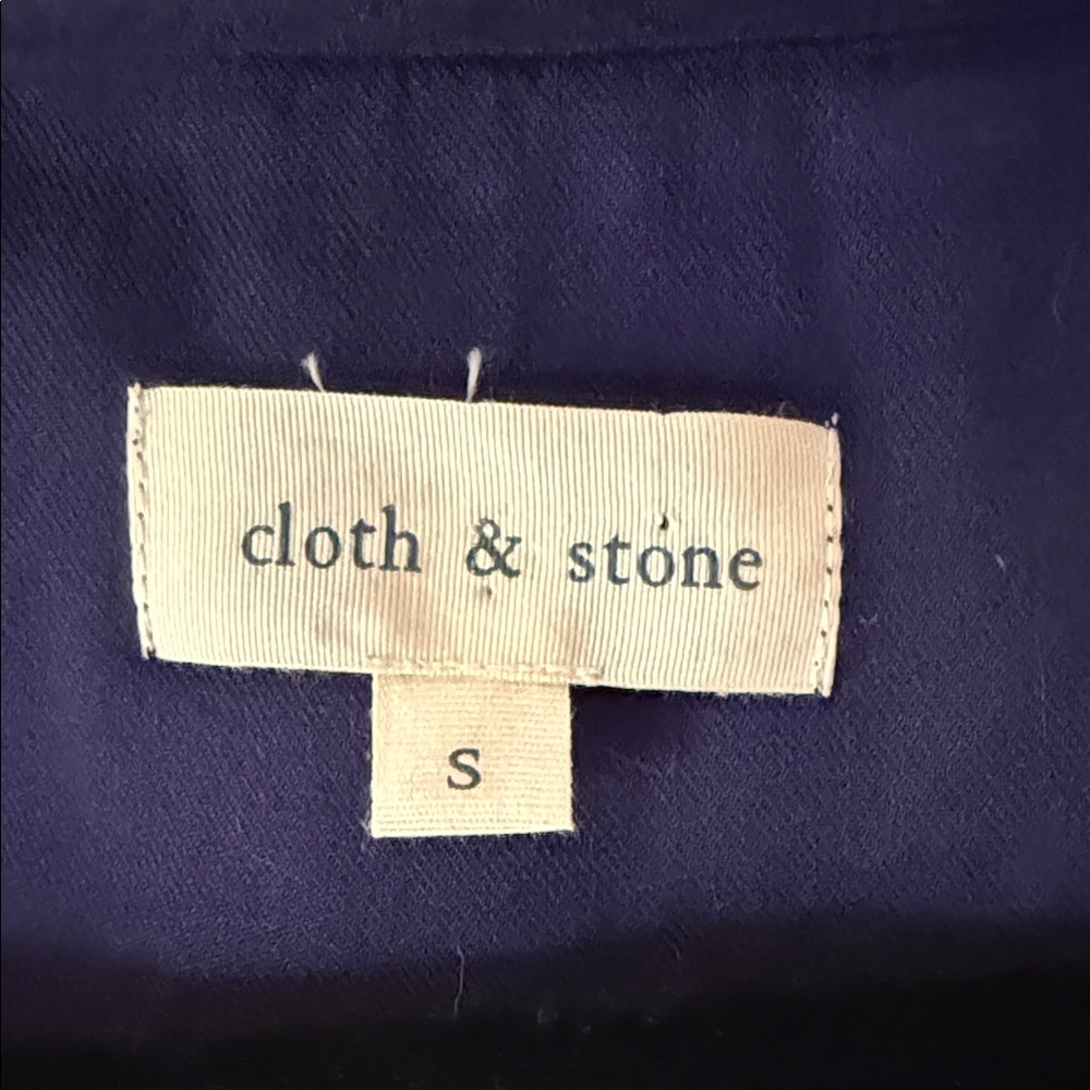 Cloth & Stone Navy V-Neck Top Short Sleeve - Picture 3 of 4